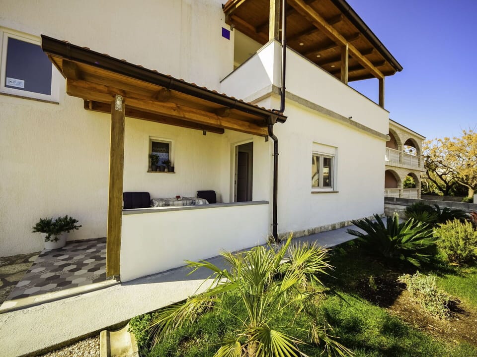 Plant, Building, Sky, Window, Shade, House, Land Lot, Architecture, Wood, Cottage