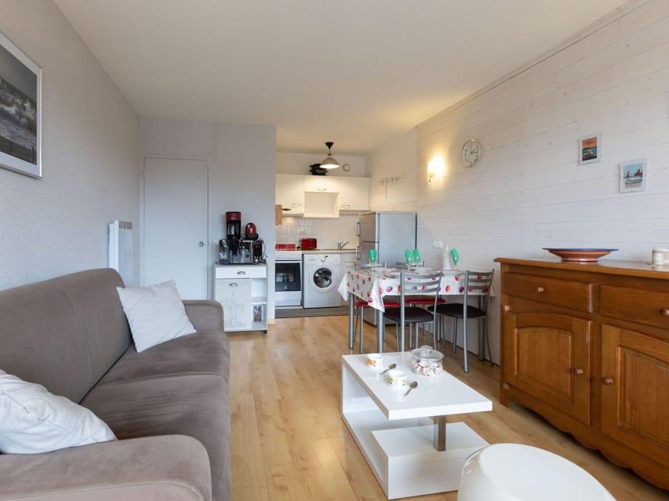 Furniture, Picture Frame, Cabinetry, Couch, Sink, Tap, Comfort, Wood, Floor, Flooring