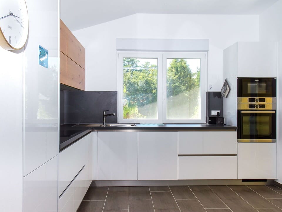 Cabinetry, Countertop, Kitchen Sink, Property, Tap, Sink, Building, Kitchen Appliance, Kitchen Stove