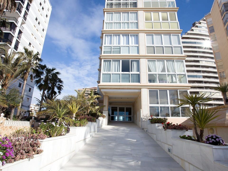 Building, Property, Condominium, Real Estate, Architecture, Apartment, Mixed-Use, House, Residential Area, Neighbourhood