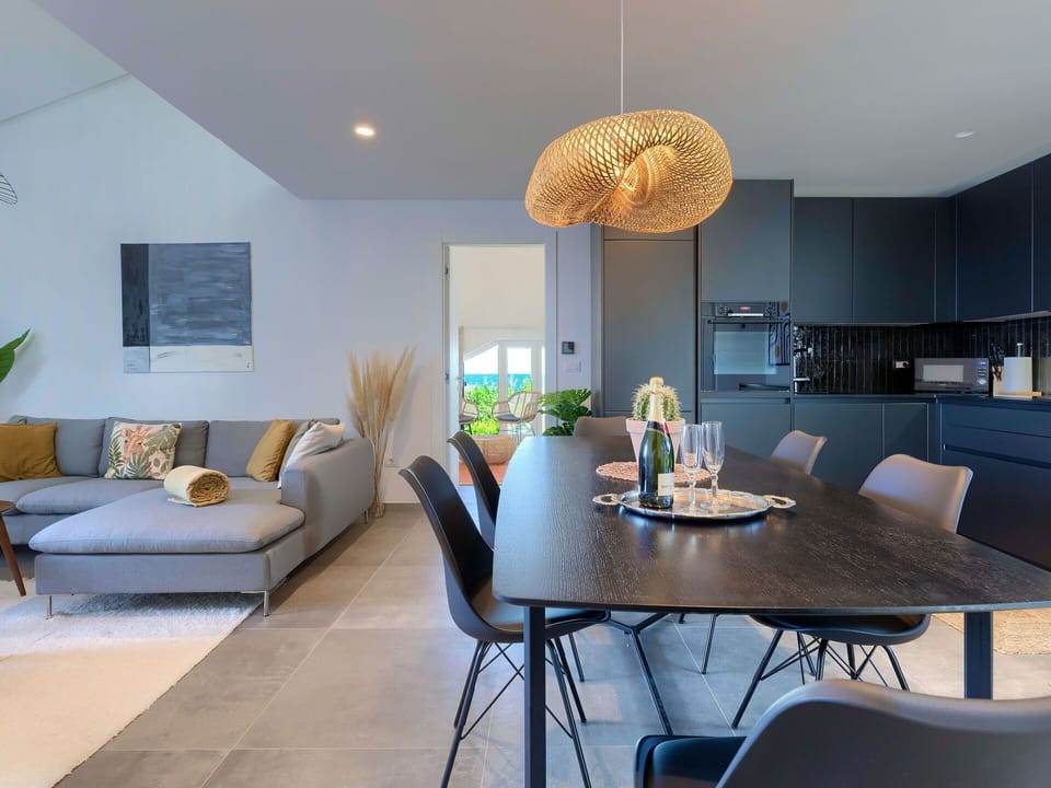 Table, Furniture, Property, Couch, Plant, Chair, Interior Design, Floor, Decoration