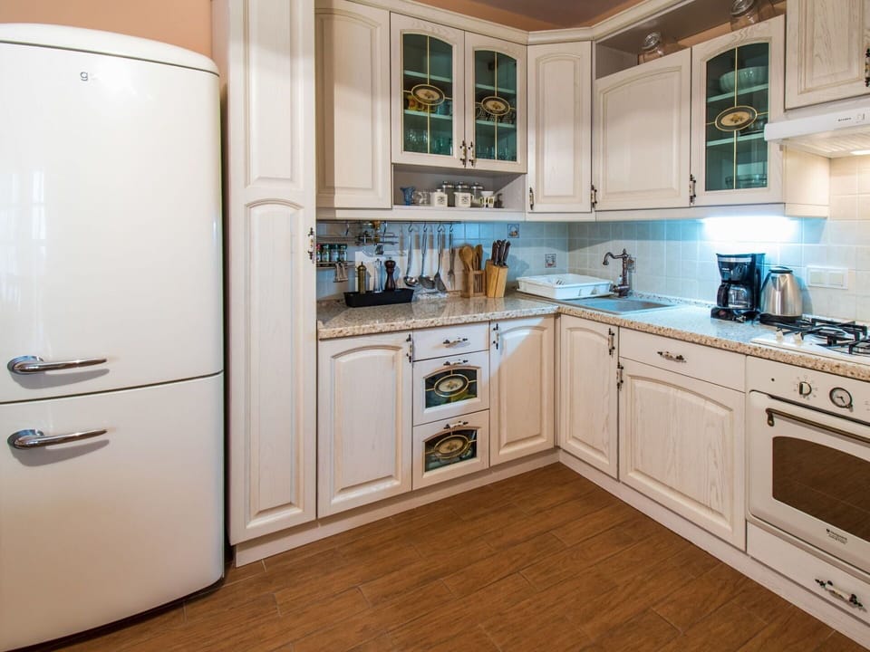 Cabinetry, Countertop, Room, Kitchen, Furniture, Property, Interior Design, Major Appliance, Building, Floor