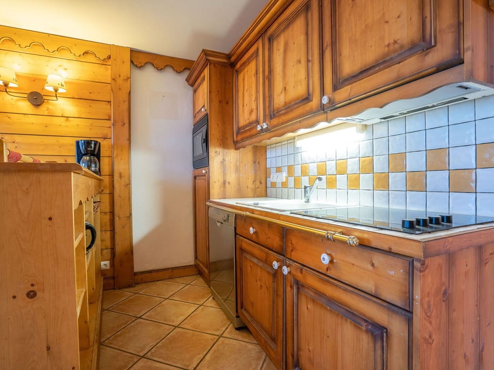 Cabinetry, Property, Kitchen, Wood, Interior Design, Wood Stain, House, Floor, Flooring, Drawer