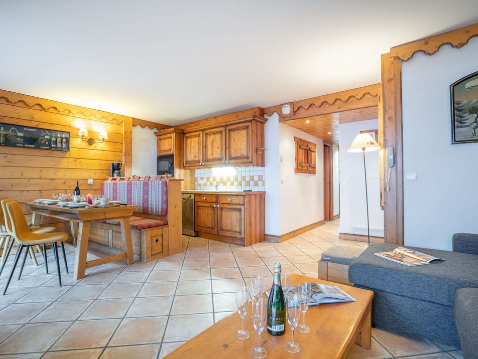 Table, Furniture, Picture Frame, Property, Wood, Couch, Interior Design, Bottle, Flooring, Chair
