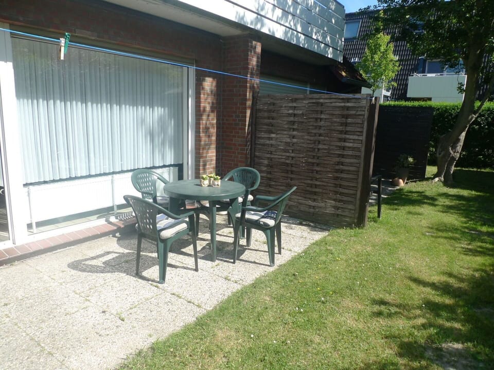 Plant, Property, Shade, Outdoor Furniture, Chair, Tree, Land Lot, Outdoor Table, Table, Road Surface