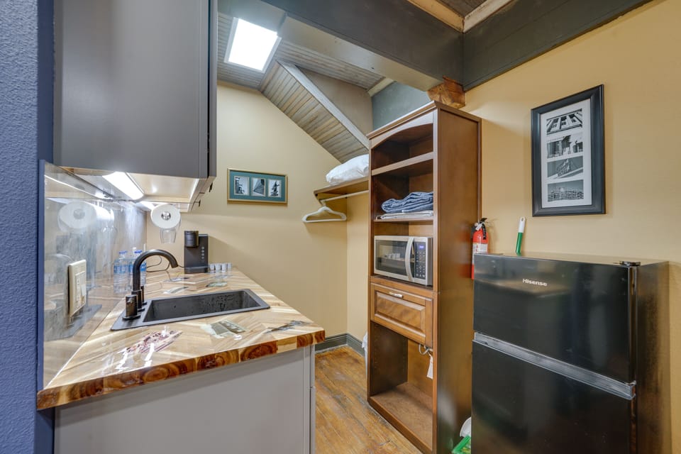 Kitchenette | Keurig Single-Serve Coffee Maker