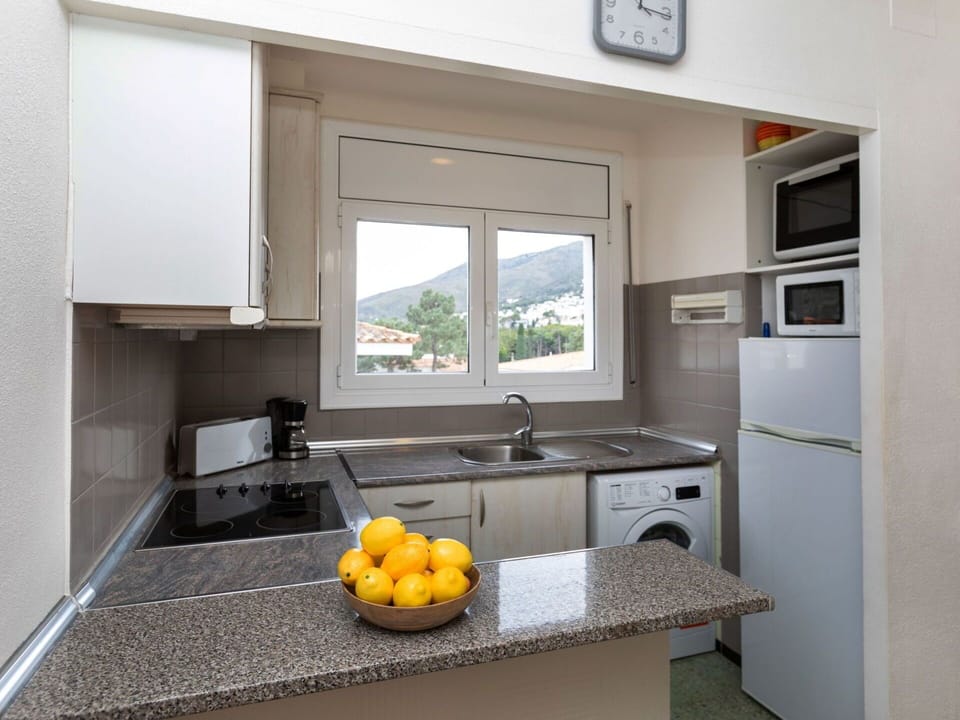 Kitchen Sink, Cabinetry, Countertop, Property, Sink, Tap, Window, Kitchen, Kitchen Stove, Interior Design