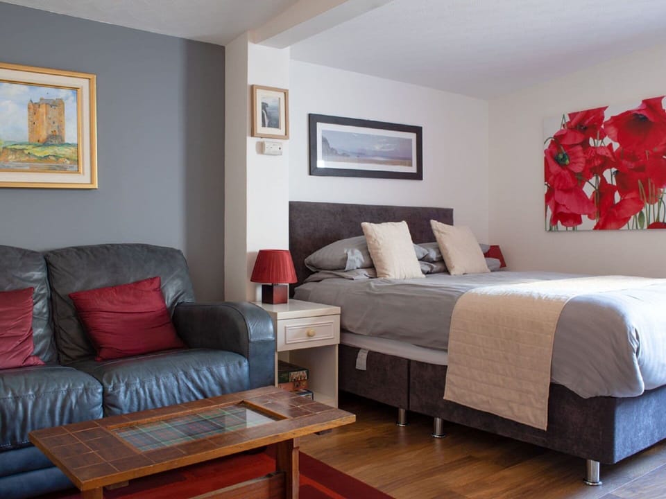 Furniture, Property, Picture Frame, Table, Wood, Azure, Couch, Interior Design, Architecture, Paint