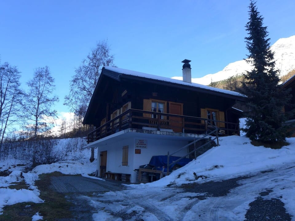 Sky, Snow, Plant, Window, Building, Tree, Slope, House, Cottage, Larch