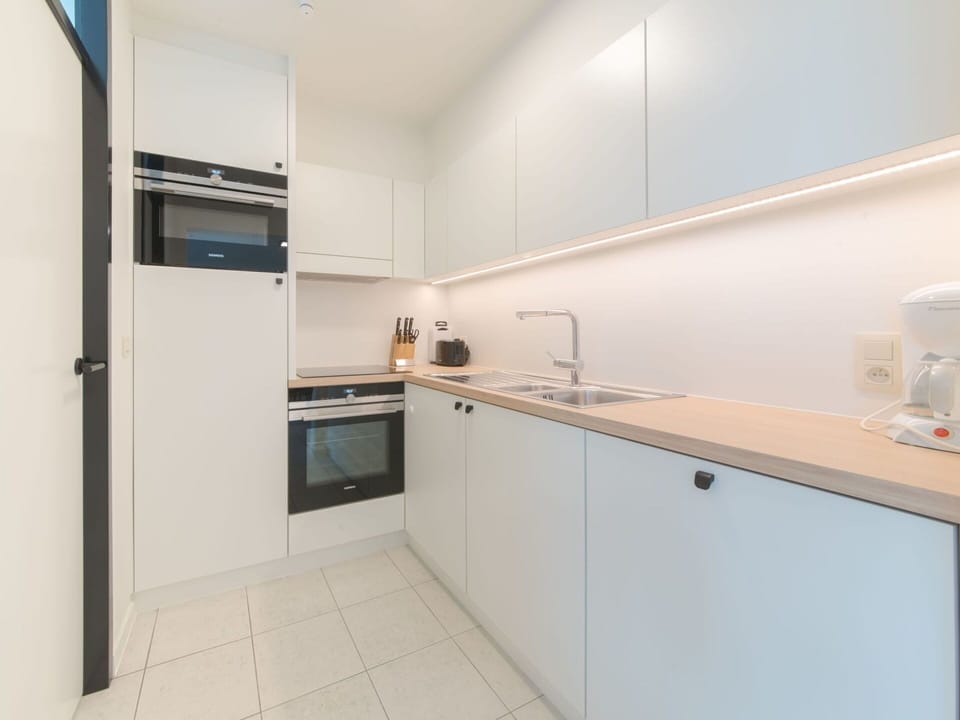 Cabinetry, Countertop, Property, Kitchen Stove, Building, Kitchen Appliance, Kitchen Sink, Kitchen, Sink, Wood