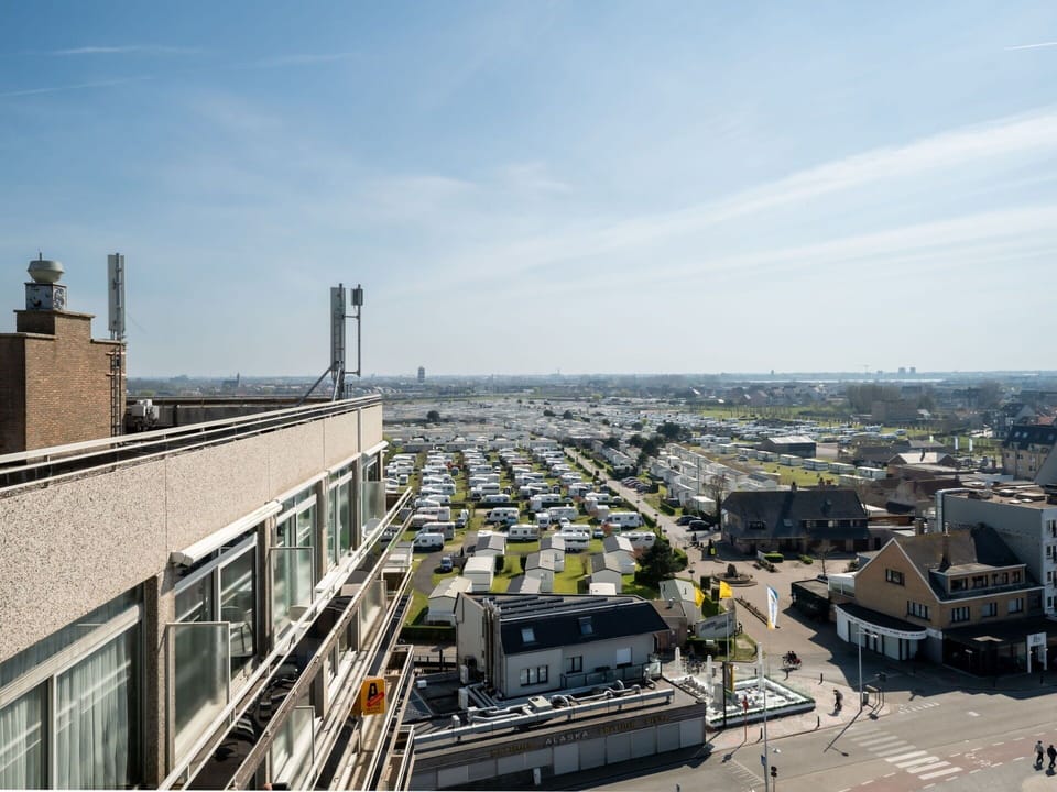 Daytime, Urban Area, Architecture, Metropolitan Area, Residential Area, Roof, Urban Design, Apartment, Mixed-Use, Metropolis