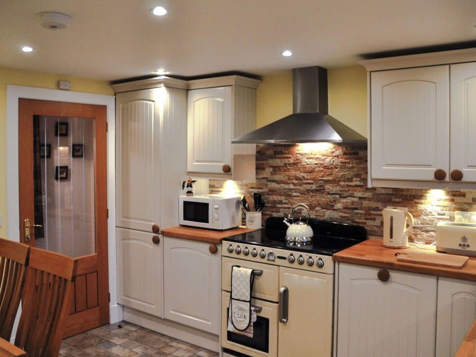 Brown, Countertop, Cabinetry, Property, Furniture, Kitchen, Kitchen Appliance, Kitchen Stove, Home Appliance, Wood