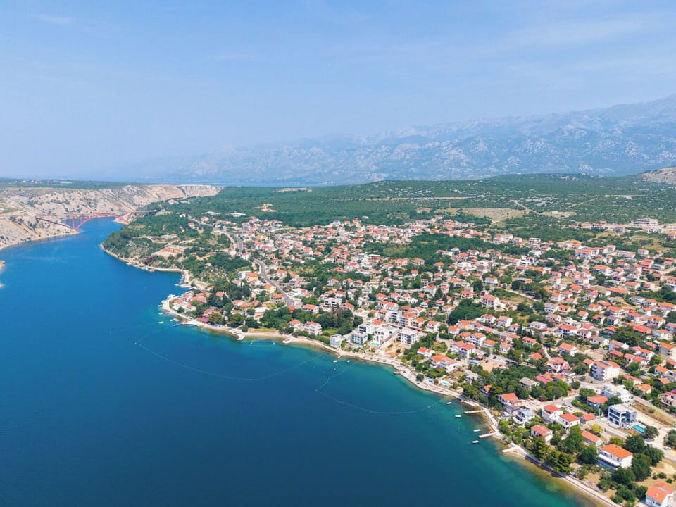 Coast, Coastal And Oceanic Landforms, Sea, Channel, Lake, Shore, Beach, Bay, Resort Town, Headland