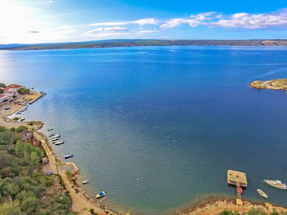 Water, Cloud, Sky, Water Resources, Daytime, Blue, Azure, Nature, Natural Landscape, Lake