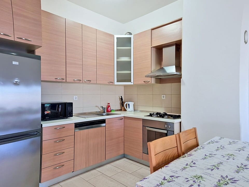 Kitchen Appliance, Kitchen, Major Appliance, Countertop, Cabinetry, Furniture, Flooring, Wood, Floor, Interior Design