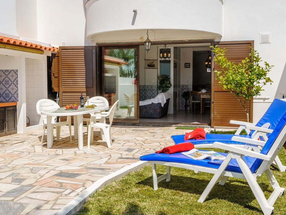 Table, Furniture, Plant, Building, Chair, Outdoor Table, Shade, Outdoor Furniture, House, Houseplant