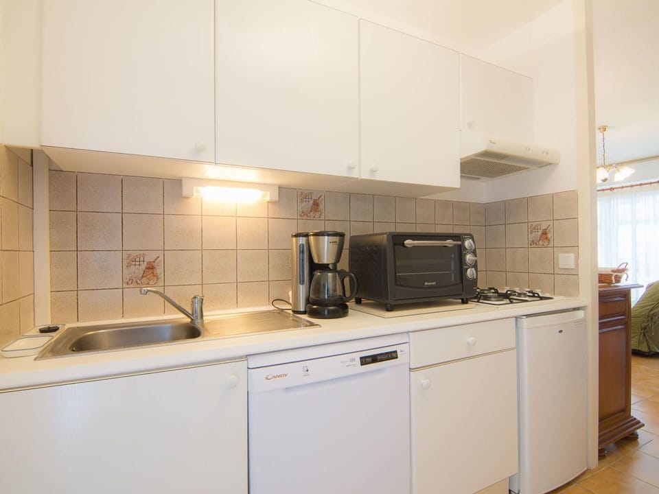 Cabinetry, Kitchen Sink, Countertop, Sink, Kitchen Stove, Kitchen Appliance, Home Appliance, Tap, Kitchen, Building