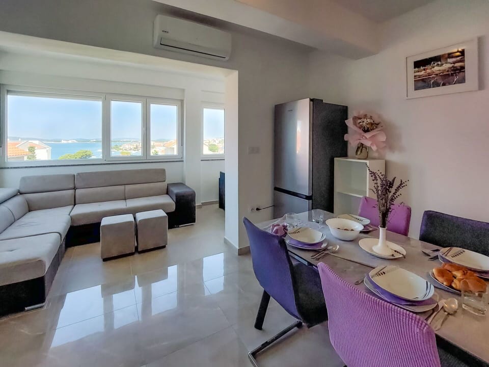 Table, Furniture, Couch, Window, Picture Frame, Floor, Interior Design, Studio Couch, Building, Flooring