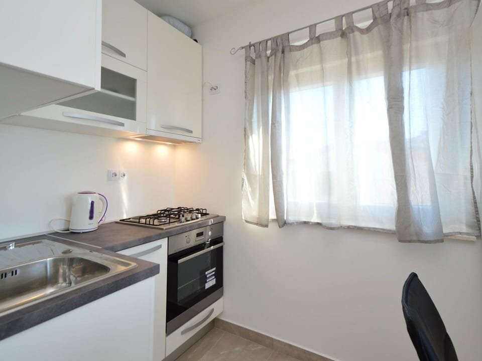 Property, Kitchen Sink, Window, Cabinetry, Kitchen Stove, Countertop, Kitchen Appliance, Sink, Building, Gas Stove