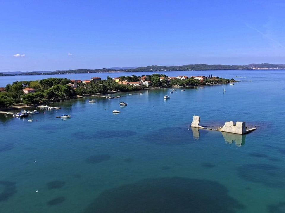 Water, Sky, Azure, Boat, Coastal And Oceanic Landforms, Natural Landscape, Lake, Watercourse, Bank, Landscape