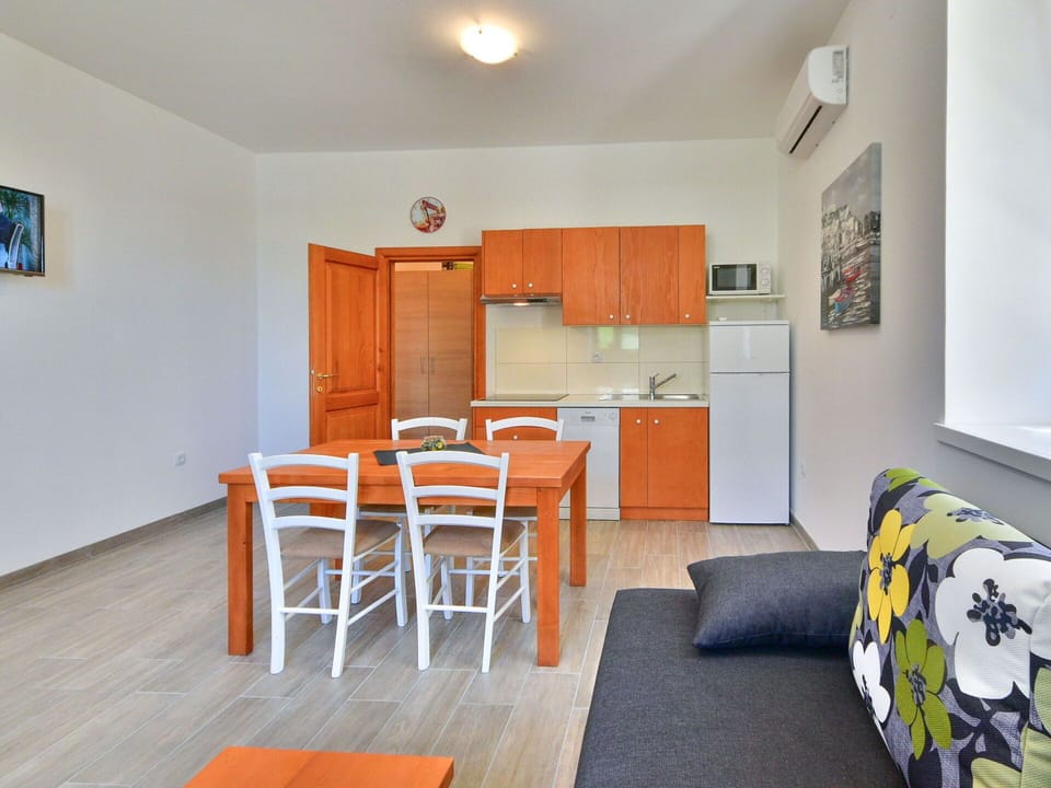 Flooring, Floor, Interior Design, Furniture, Apartment, Wood Stain, Chair, Ceiling, Kitchen & Dining Room Table, Hardwood