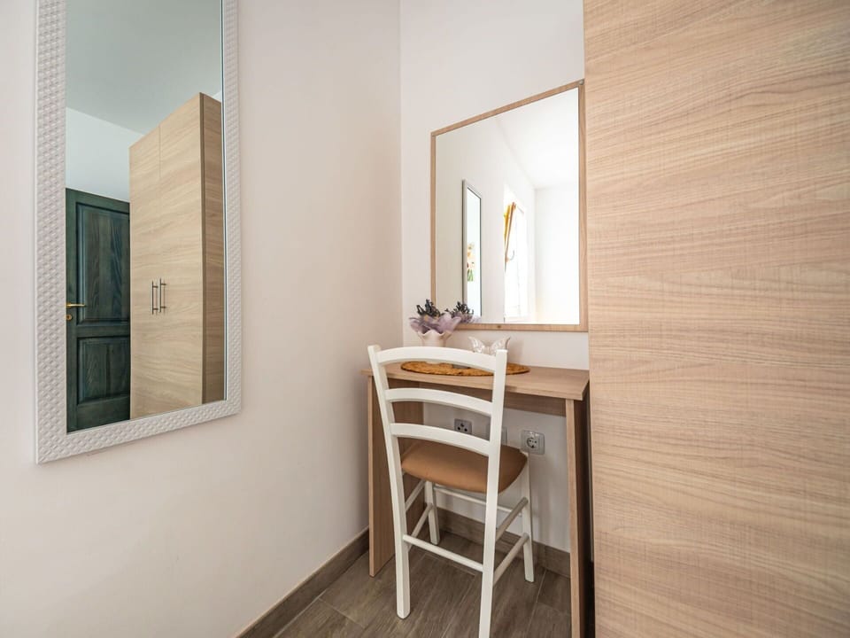 Building, Picture Frame, Wood, Chair, Mirror, House, Flooring, Floor, Table, Hardwood