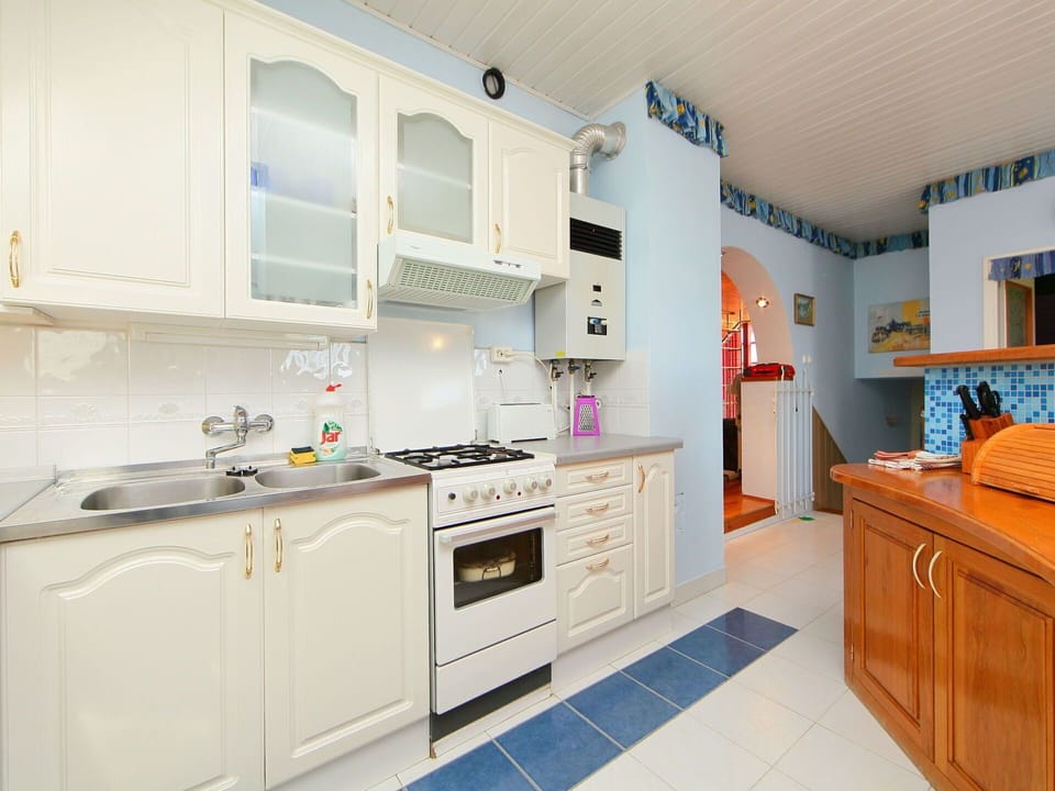 Cabinetry, Kitchen Sink, Furniture, Property, Sink, Countertop, Tap, Kitchen, Blue, Kitchen Stove