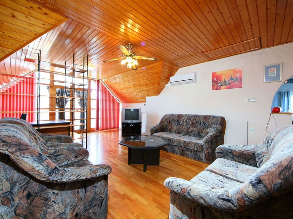 Furniture, Property, Picture Frame, Couch, Wood, Lighting, Interior Design, Table, Floor, Flooring