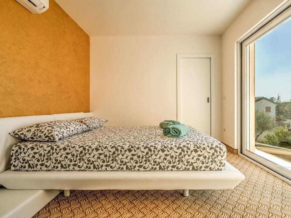 Furniture, Property, Plant, Comfort, Rectangle, Wood, Building, Interior Design, Flooring, Floor