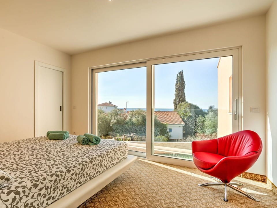 Property, Building, Plant, Comfort, Shade, Lighting, Textile, Flooring, Interior Design, Architecture