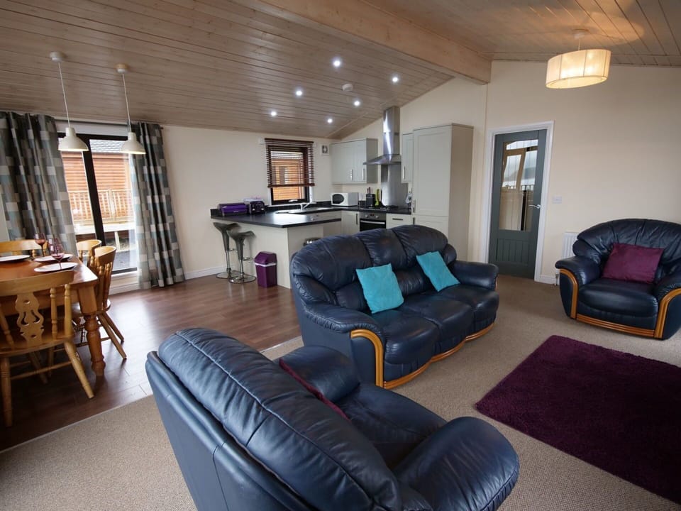 Furniture, Couch, Property, Comfort, Table, Building, Living Room, Architecture, Interior Design, Studio Couch
