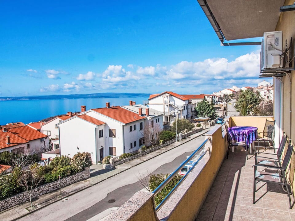Sky, Water, Cloud, Daytime, Property, Building, Blue, Plant, Azure, Window