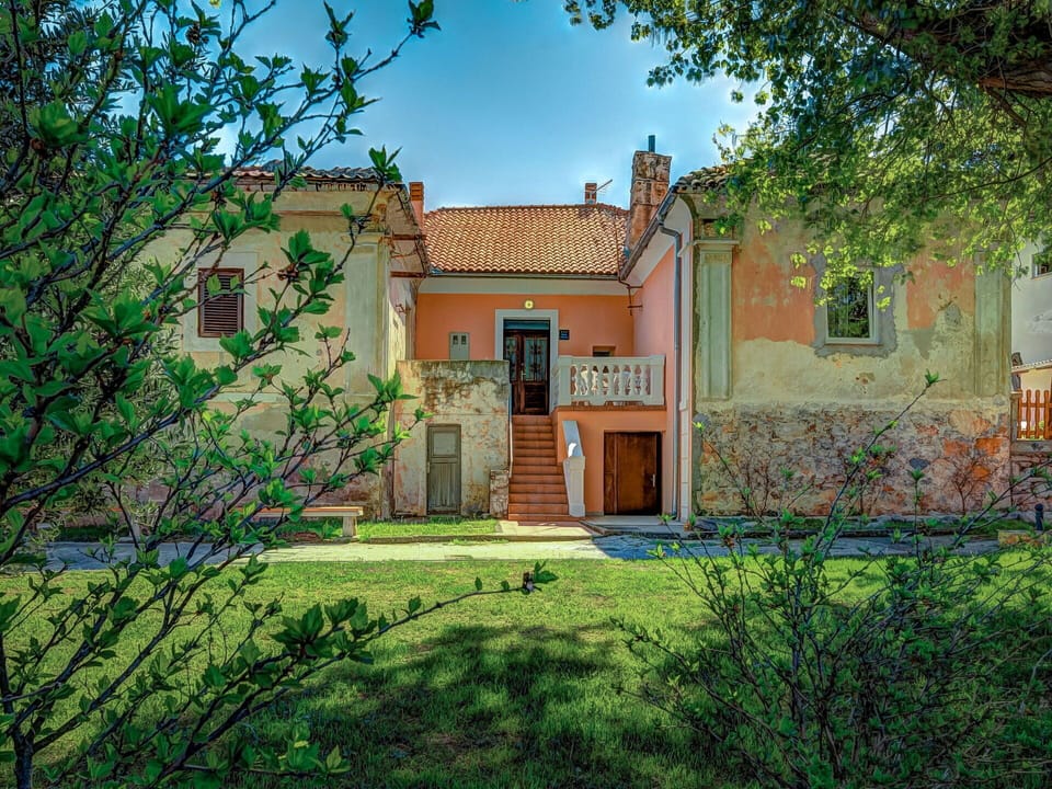 Plant, Building, Sky, Window, Tree, Land Lot, Door, Natural Landscape, Cottage, House