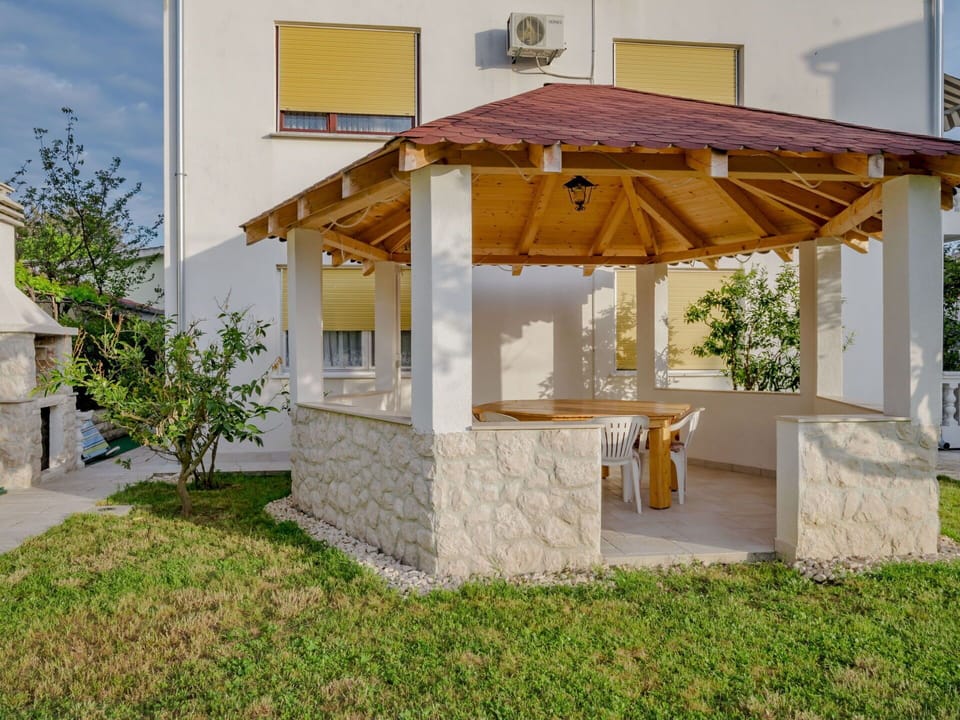 Plant, Building, Shade, Land Lot, Tree, Grass, Wood, Table, Cottage, Outdoor Furniture