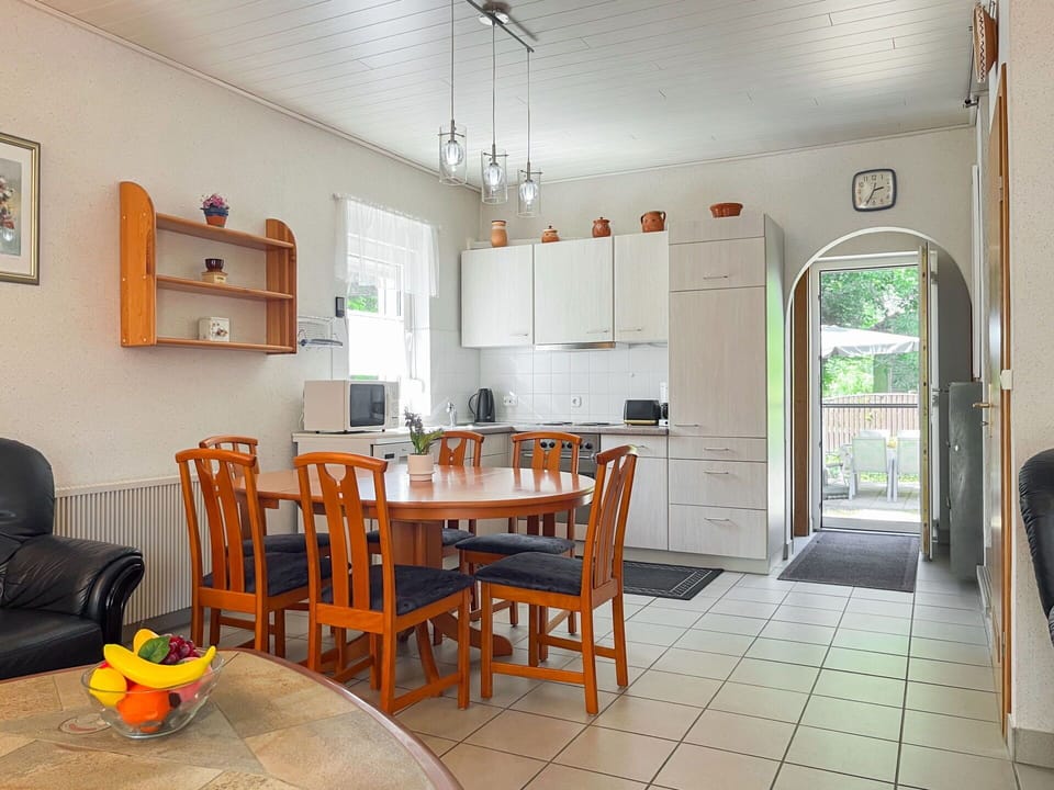 Flooring, Furniture, Wood, Floor, Interior Design, Ceiling, Kitchen & Dining Room Table, Kitchen, Table, Room