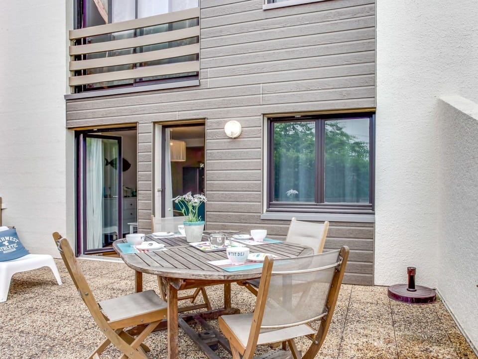 Table, Building, Furniture, Property, Window, Wood, Chair, Shade, Interior Design, Window Blind