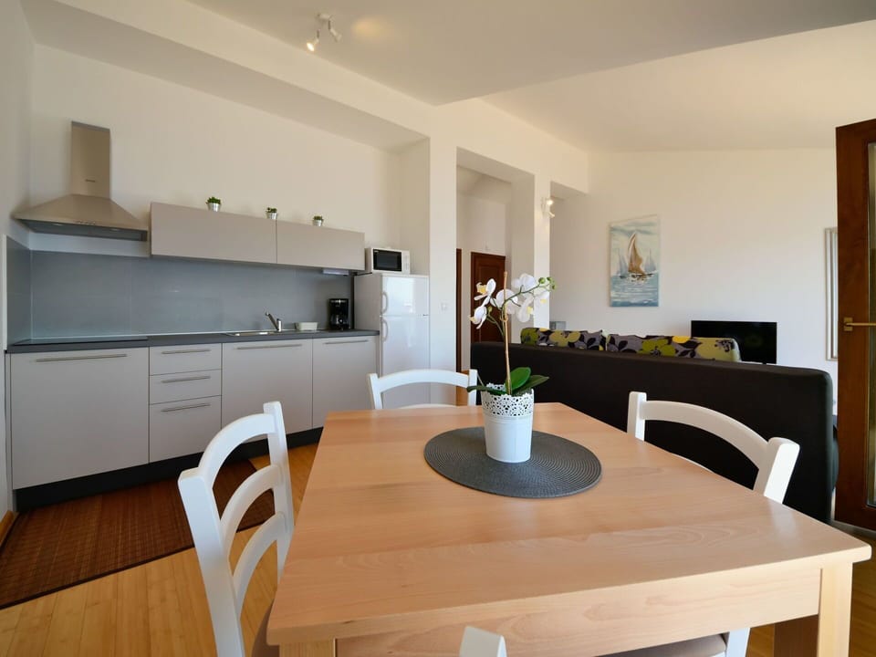Furniture, Property, Cabinetry, Table, Countertop, Wood, Chair, Houseplant, Interior Design, Plant