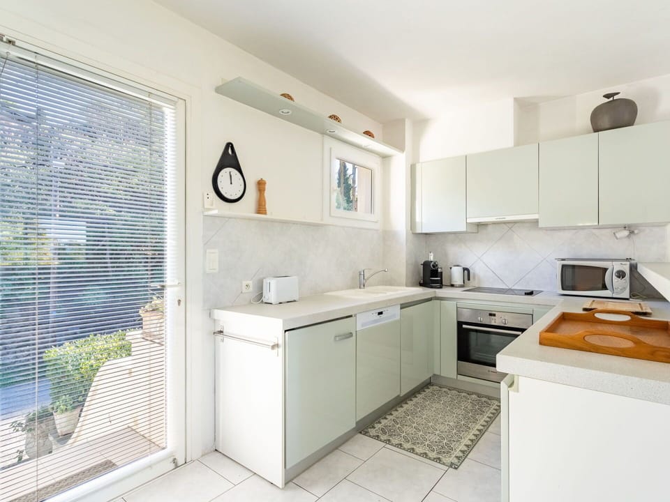 Countertop, Cabinetry, Kitchen Appliance, Building, Kitchen, Sink, Kitchen Stove, Gas Stove, Interior Design, Floor