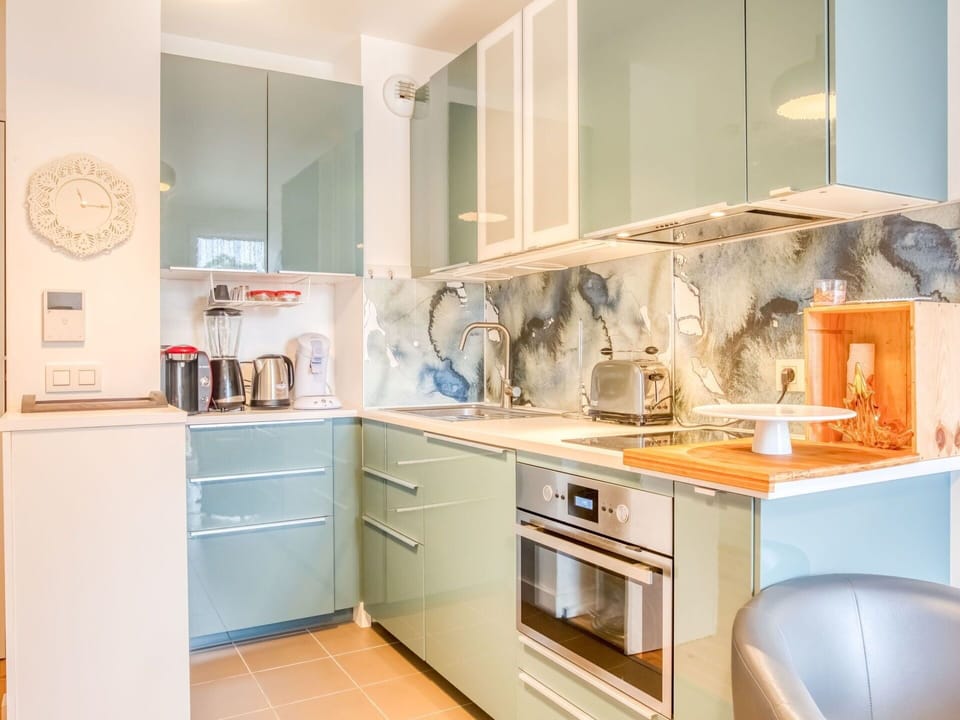 Countertop, Cabinetry, Furniture, Tap, Property, Kitchen Sink, Sink, Kitchen, Building, Kitchen Stove