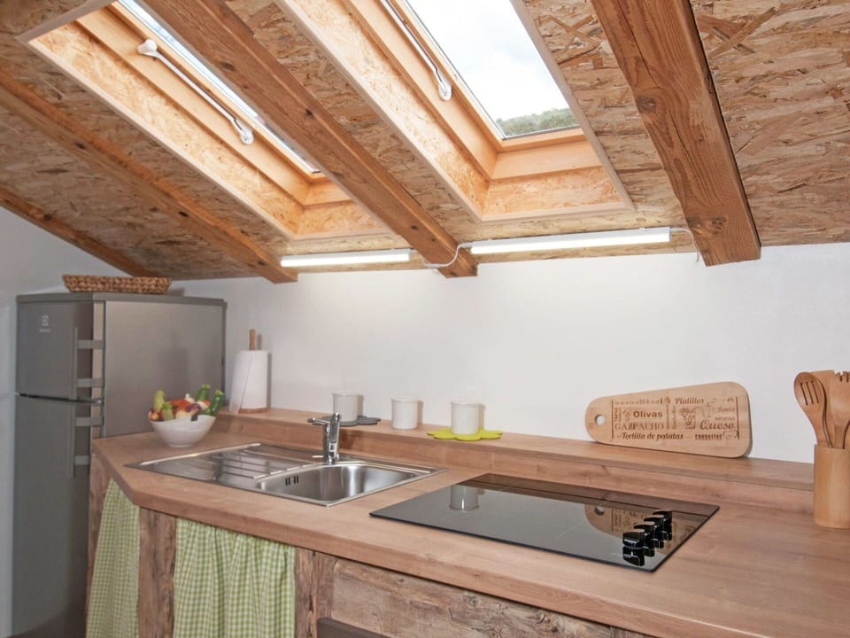 Brown, Kitchen Sink, Tap, Sink, Property, Plumbing Fixture, Cabinetry, Building, Countertop, Window