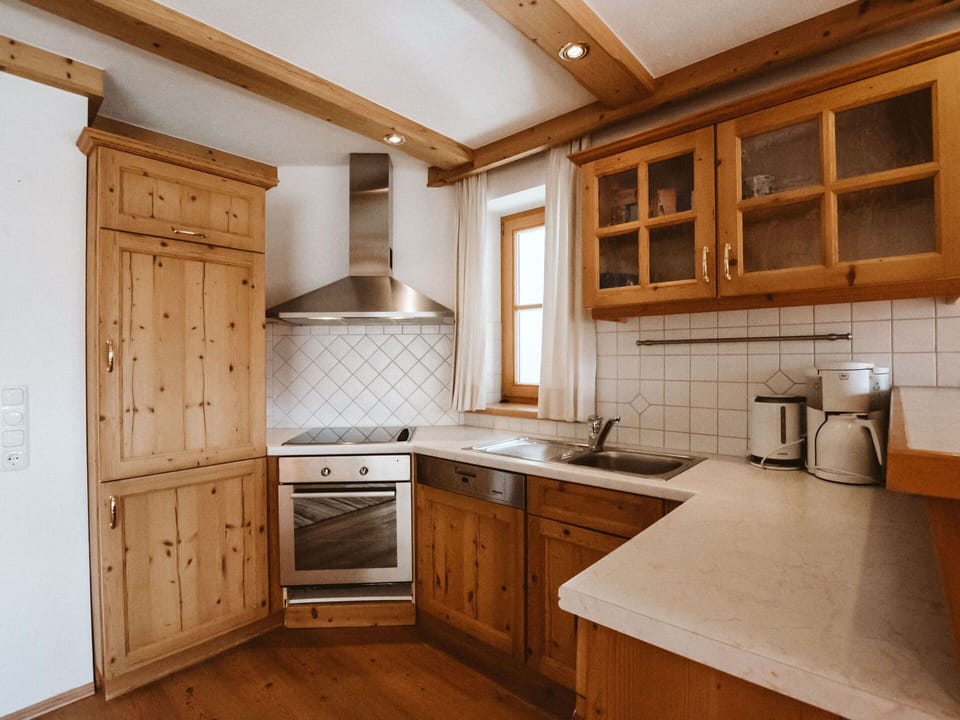 Cabinetry, Countertop, Furniture, Property, Kitchen Appliance, Kitchen, Kitchen Sink, Wood, Building, Sink