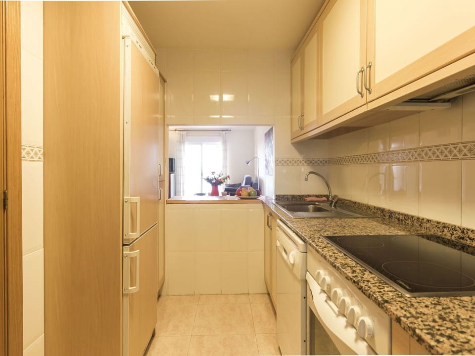 Tap, Cabinetry, Kitchen Sink, Countertop, Sink, Plumbing Fixture, Building, Wood, House, Kitchen
