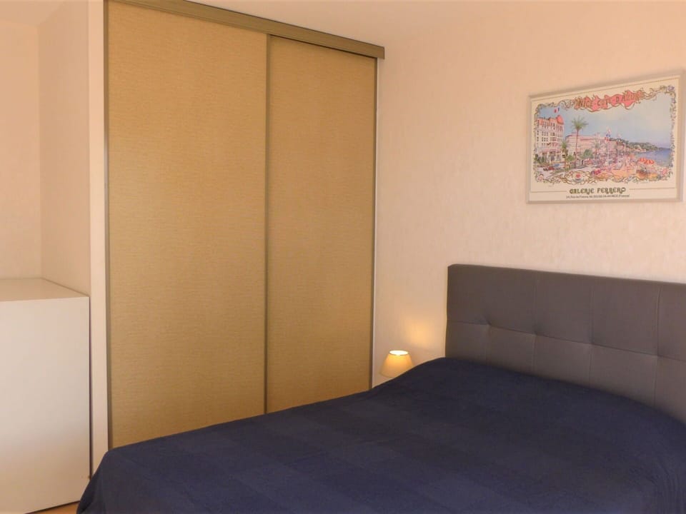 Property, Furniture, Comfort, Wood, Shade, Building, Floor, Flooring, Paint, House