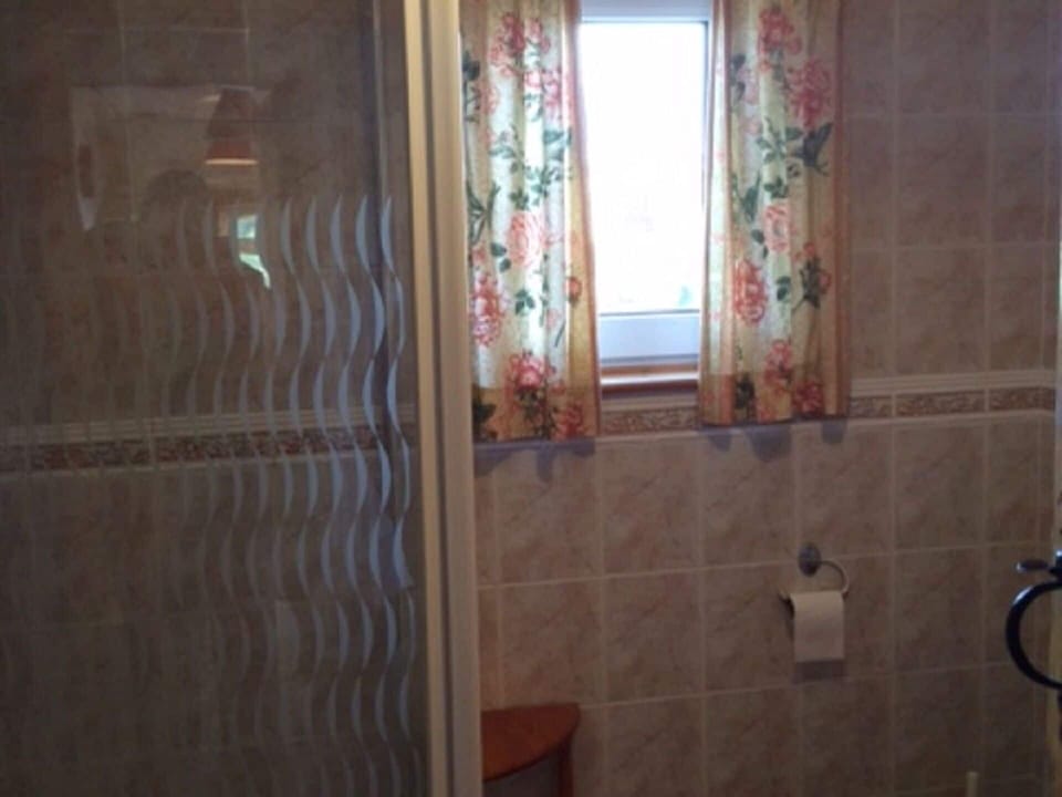 Brown, Wood, Plumbing Fixture, Flooring, Floor, Bathroom, House, Tints And Shades, Hardwood, Plumbing