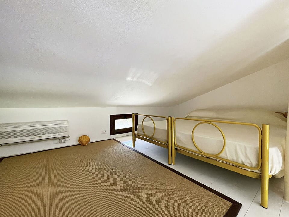 Light, Wood, Lighting, Rectangle, Flooring, Interior Design, Floor, Line, Comfort, Ceiling