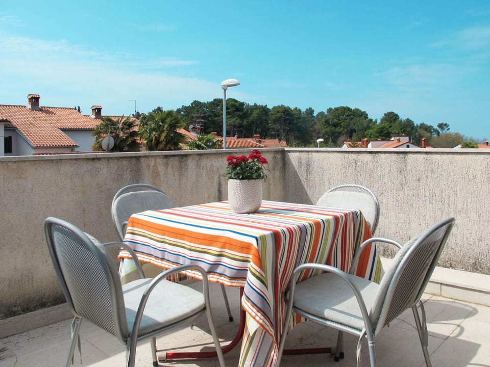 Sky, Table, Furniture, Property, Chair, Building, Outdoor Table, Cloud, Plant, Outdoor Furniture