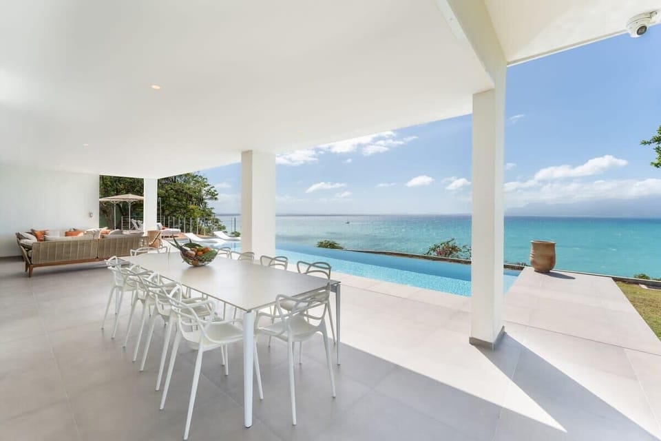 Outdoor breakfast area, sea view and pool