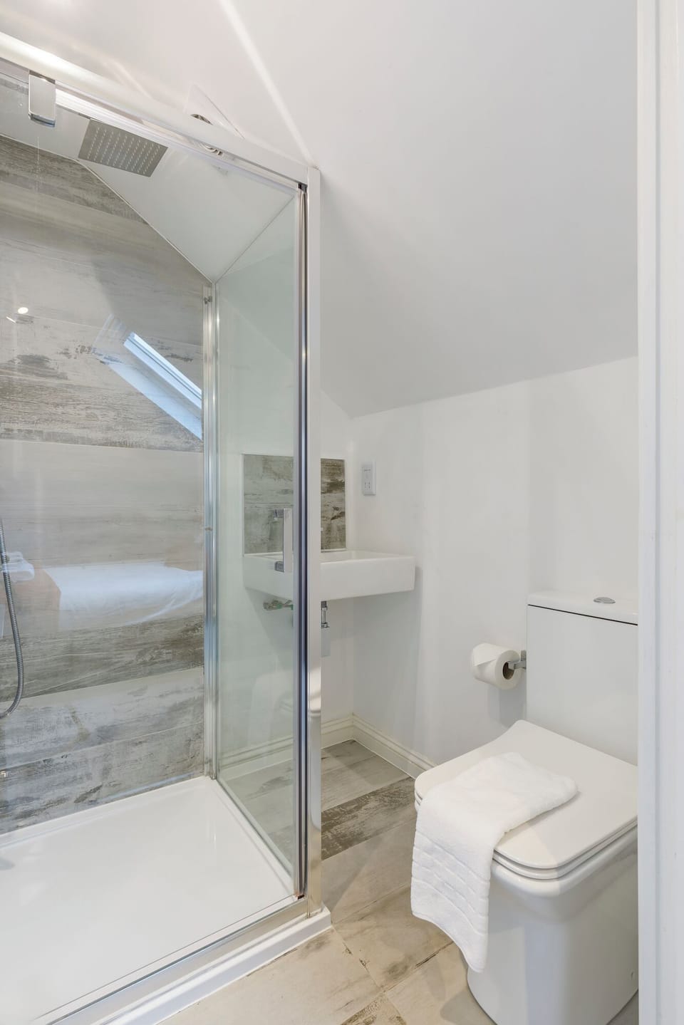 Ensuit bathroom to top floor bedroom 