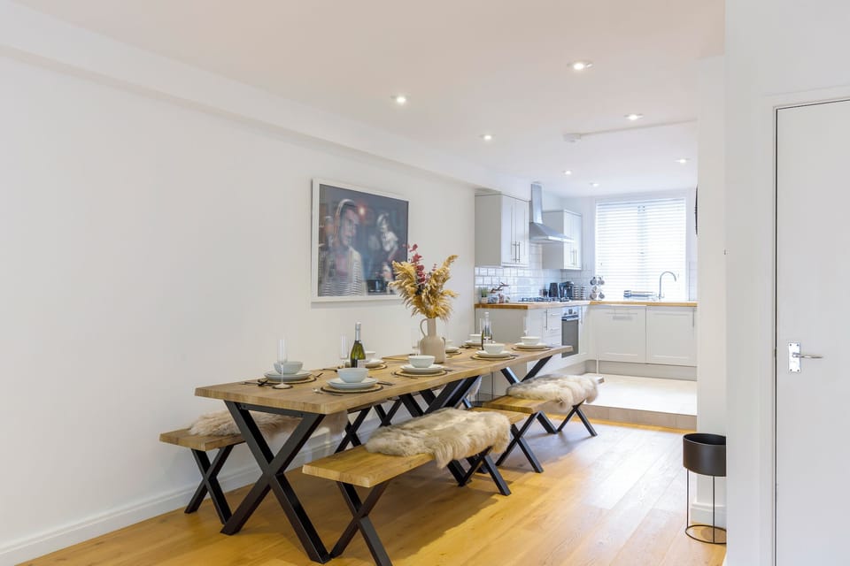 Dining area-open plan to lounge and kitchen 