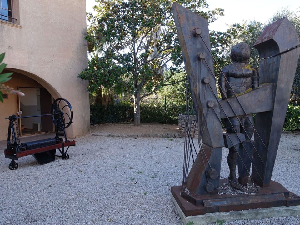 Plant, Sculpture, Tree, Building, Road Surface, Statue, Outdoor Furniture, Wood, Art, Leisure